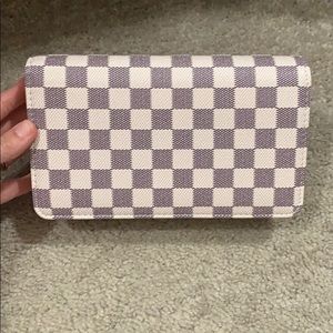 Daisy Rose Clutch/Crossbody